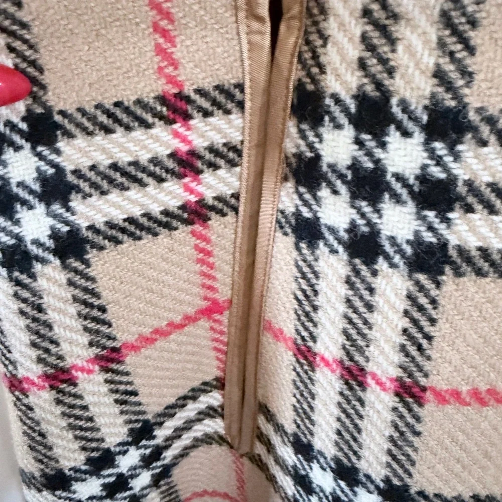 Burberry Beige Coat Lining - Picture 8 of 8
